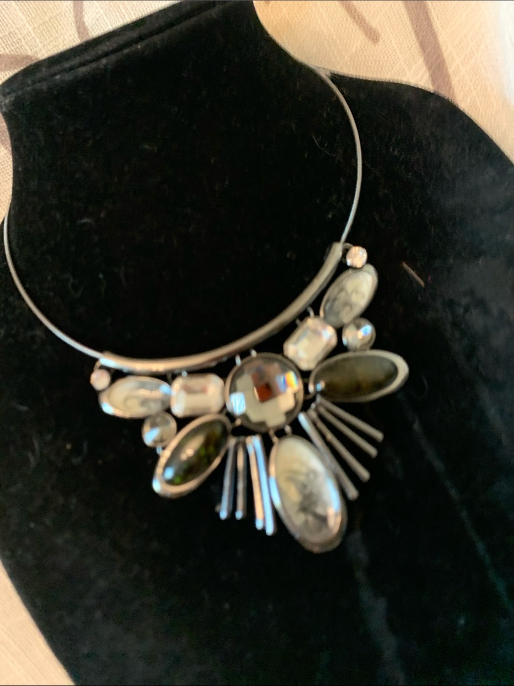 VTG Statement Silver and Black Gem Collar Necklace never worn